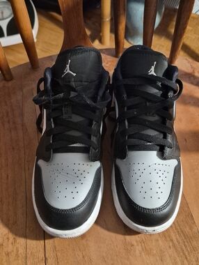 Jordan Low-Top Sneakers in Black and Gray Y7 Or Adult Womens 8